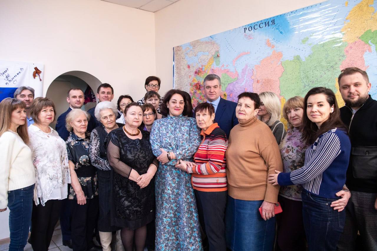 Леонид Слуцкий встретился с представительницами швейбата в Энгельсе